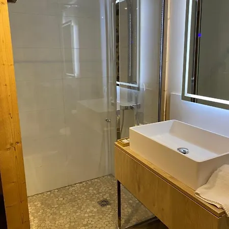 19 Hotel