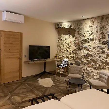 19 Hotel