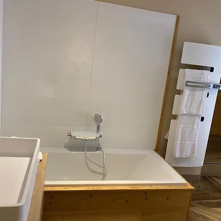 19 Hotel