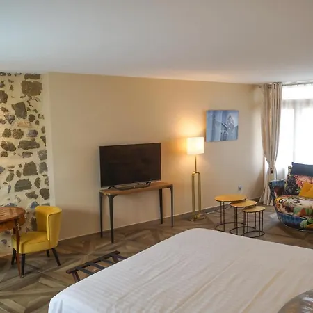 19 Hotel 4*